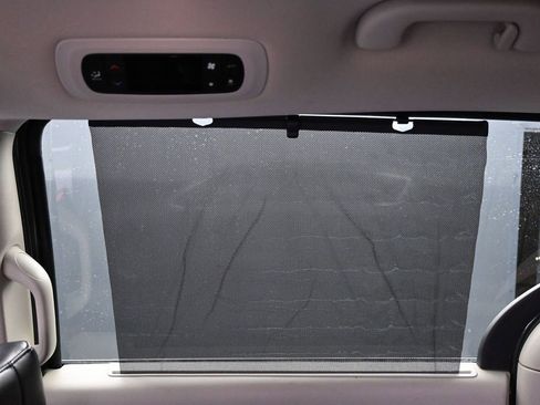 Used 2023 Chrysler Pacifica Touring-L FWD image 27