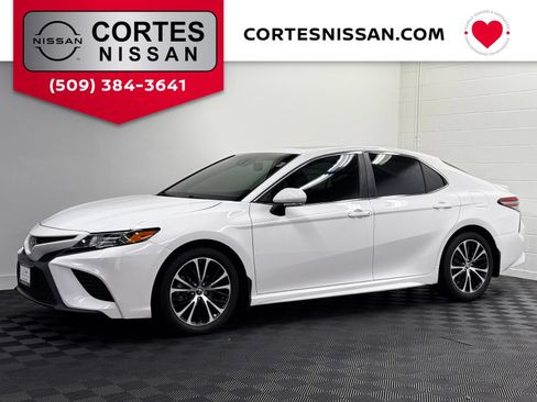 Used 2019 Toyota Camry FWD image 1