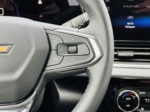 Used 2025 Chevrolet Trax LT w/ LT Convenience Package image 16