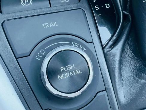 Used 2020 Toyota RAV4 LE w/ All Weather Liner Package AWD/4WD image 31