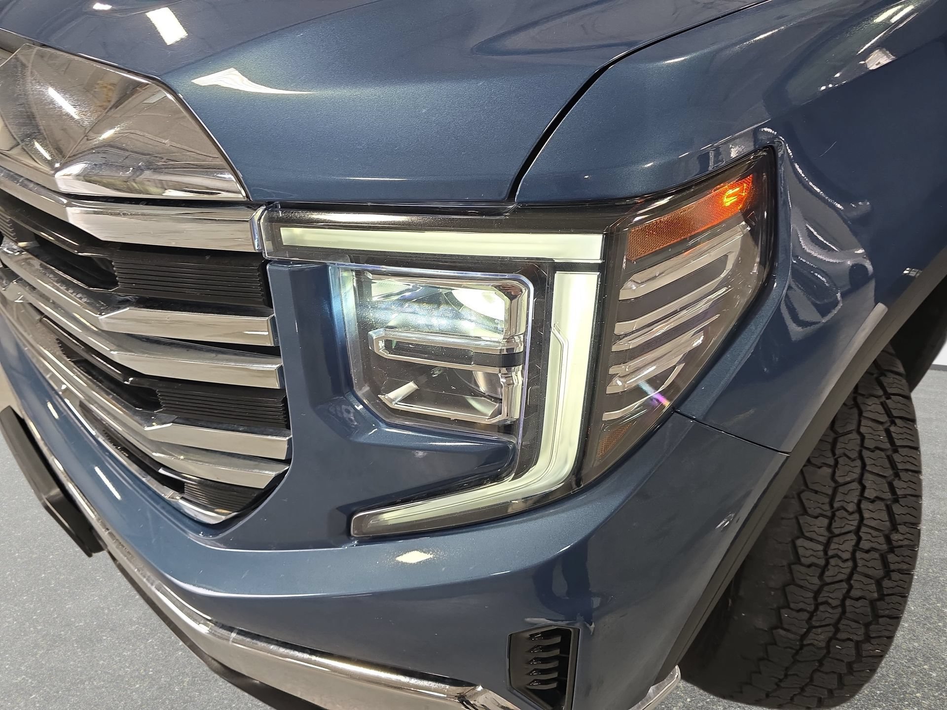 Used 2024 GMC Sierra 1500 SLT AWD/4WD image 30