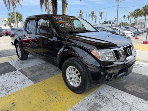 Used 2014 Nissan Frontier SV w/ SV Value Truck Package RWD image 3