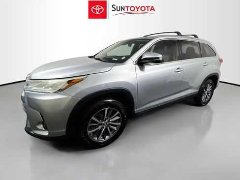 Used 2019 Toyota Highlander XLE FWD image 9