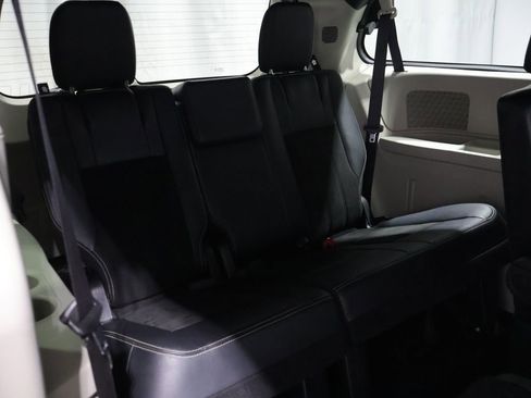 Used 2019 Dodge Grand Caravan SXT w/ Driver Convenience Group FWD image 20