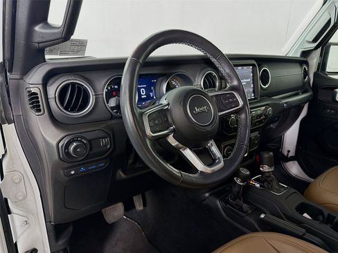 Used 2023 Jeep Wrangler Unlimited Rubicon 4xe w/ Cold Weather Group AWD/4WD image 16