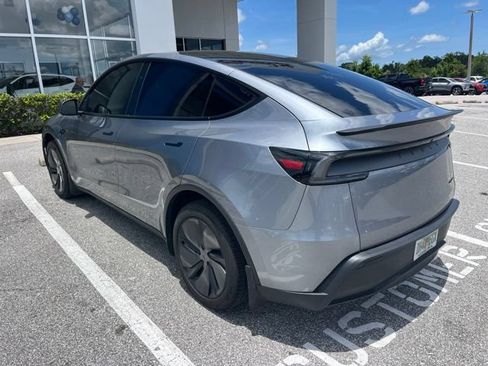Used 2026 Tesla Model Y AWD image 6