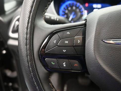 Used 2023 Chrysler Pacifica Touring-L w/ S Appearance Package image 21