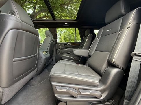 Used 2024 Cadillac Escalade Premium Luxury AWD/4WD image 28