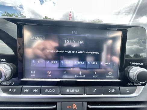 Used 2024 Nissan Altima 2.5 S FWD image 13
