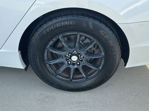 Used 2015 Hyundai Sonata SE w/ Option Group 02 image 16