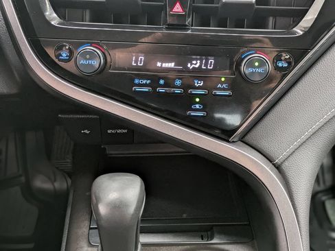 Used 2024 Toyota Camry SE FWD image 21