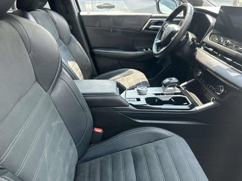 Used 2025 Mitsubishi Outlander SE FWD image 15