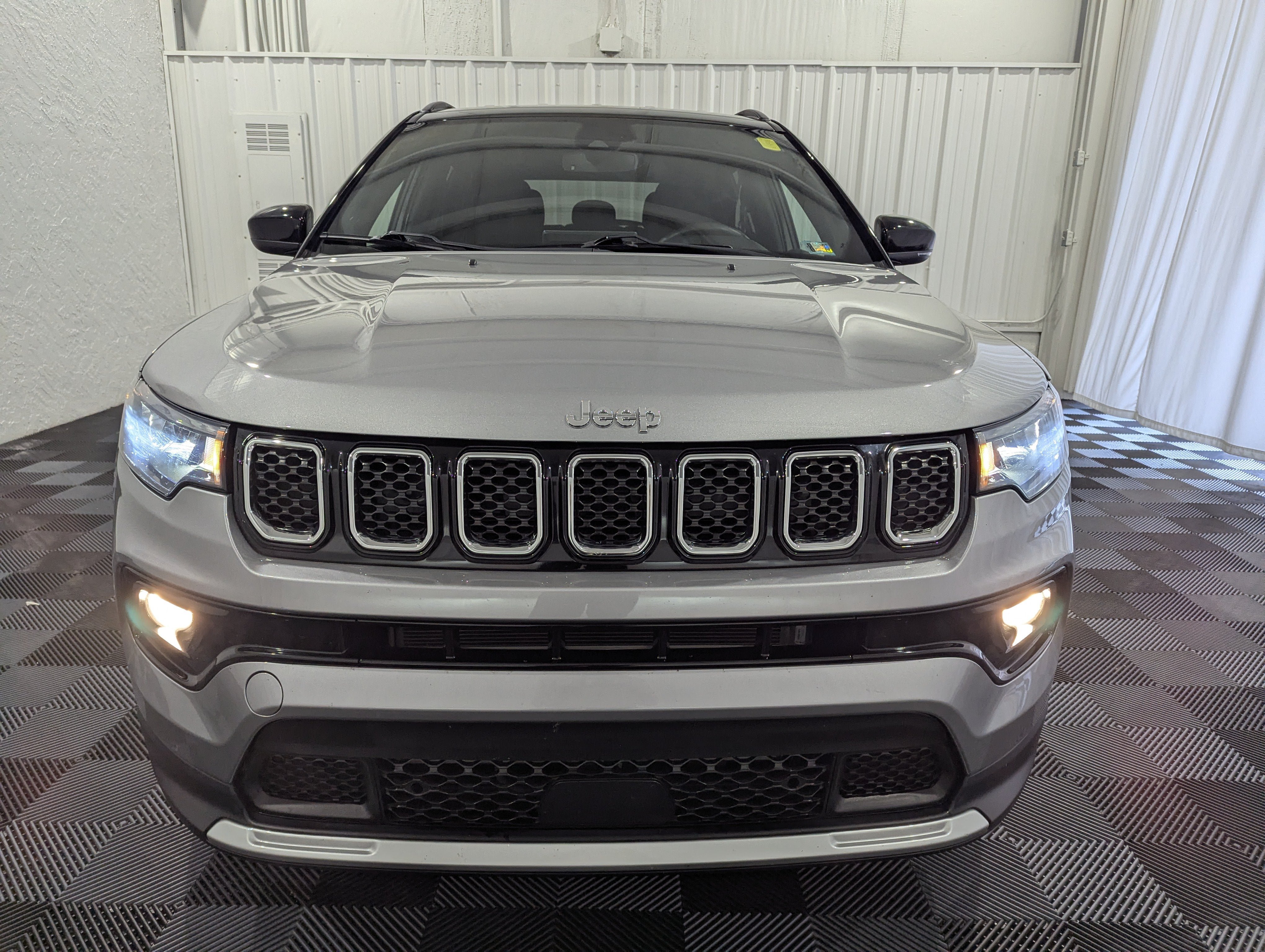 Used 2023 Jeep Compass Limited AWD/4WD image 4