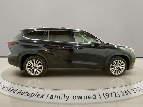 Used 2024 Toyota Highlander Limited AWD/4WD image 6