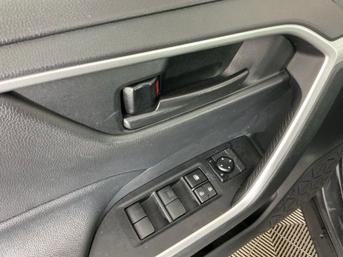 Used 2021 Toyota RAV4 LE image 13