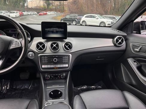 Used 2018 Mercedes-Benz GLA 250 4MATIC image 16
