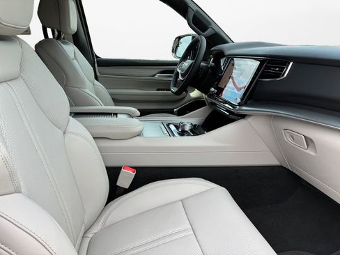 New 2026 Jeep Grand Wagoneer Limited AWD/4WD image 24