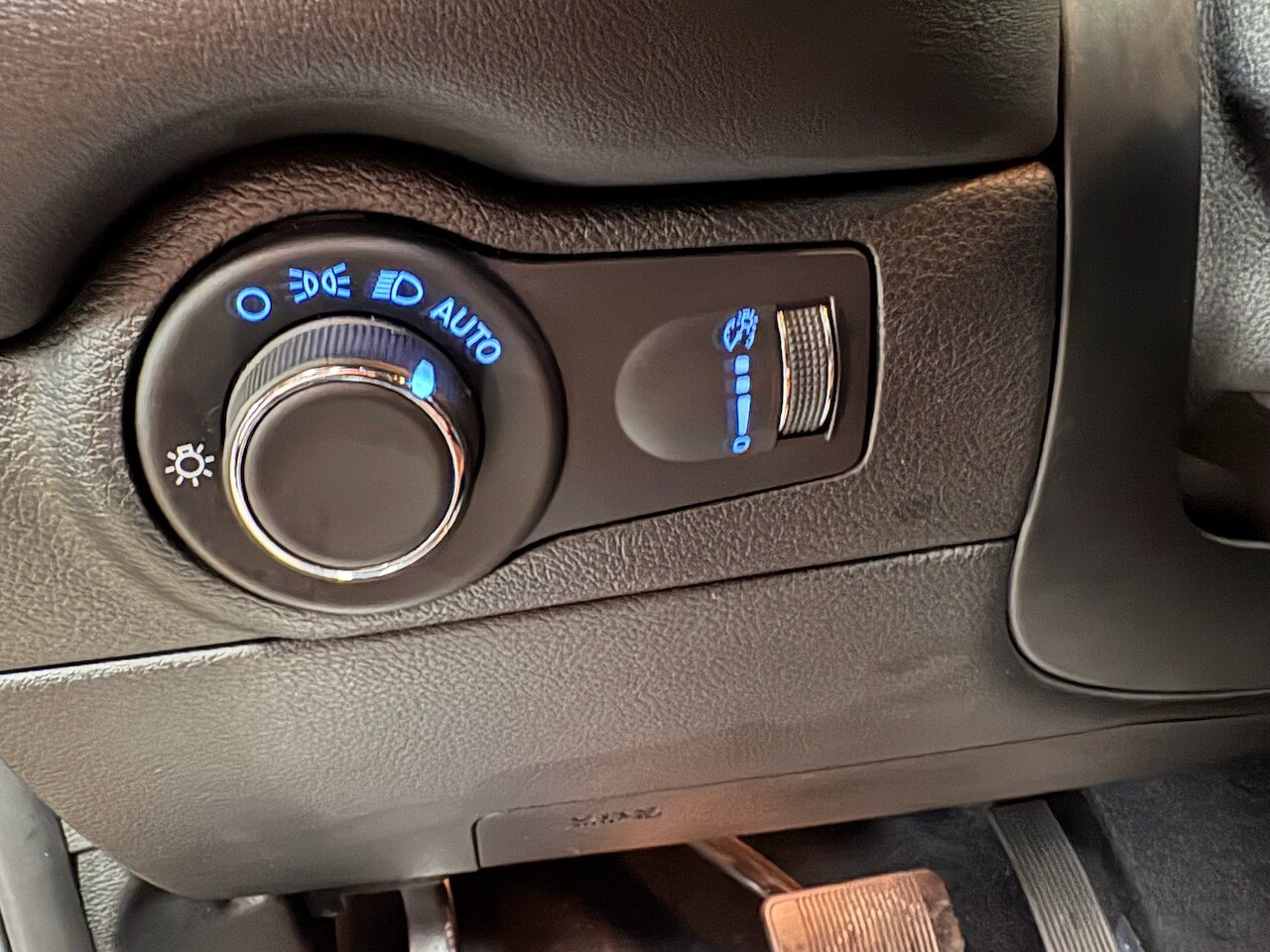 Used 2025 Dodge Durango R/T AWD/4WD image 15
