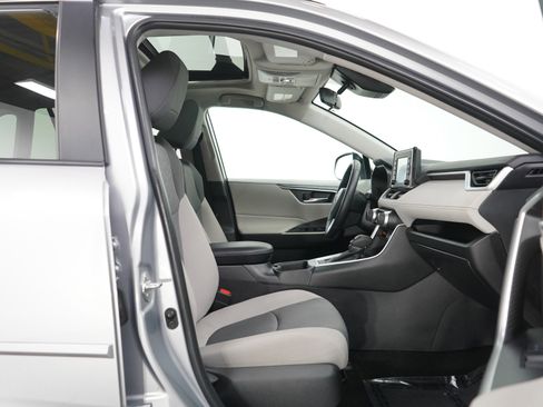 Used 2022 Toyota RAV4 XLE image 10