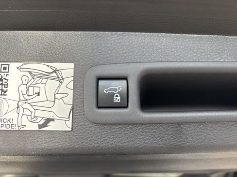 Used 2021 Toyota Sienna Platinum image 9