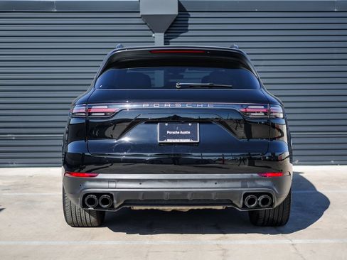 Certified 2023 Porsche Cayenne Platinum Edition image 6
