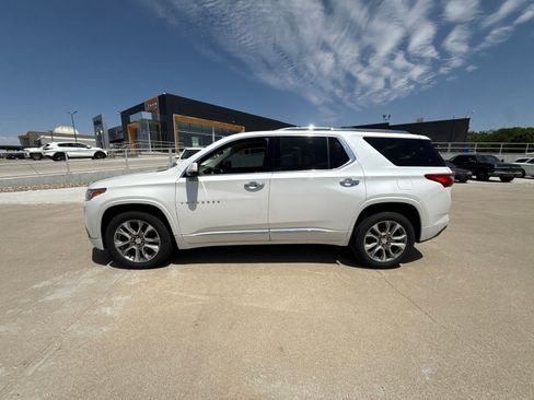 Used 2019 Chevrolet Traverse Premier FWD image 2