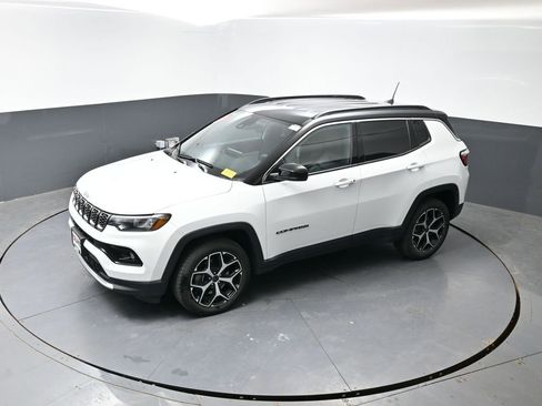 Used 2025 Jeep Compass Limited AWD/4WD image 44