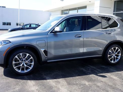 New 2026 BMW X5 xDrive50e image 2