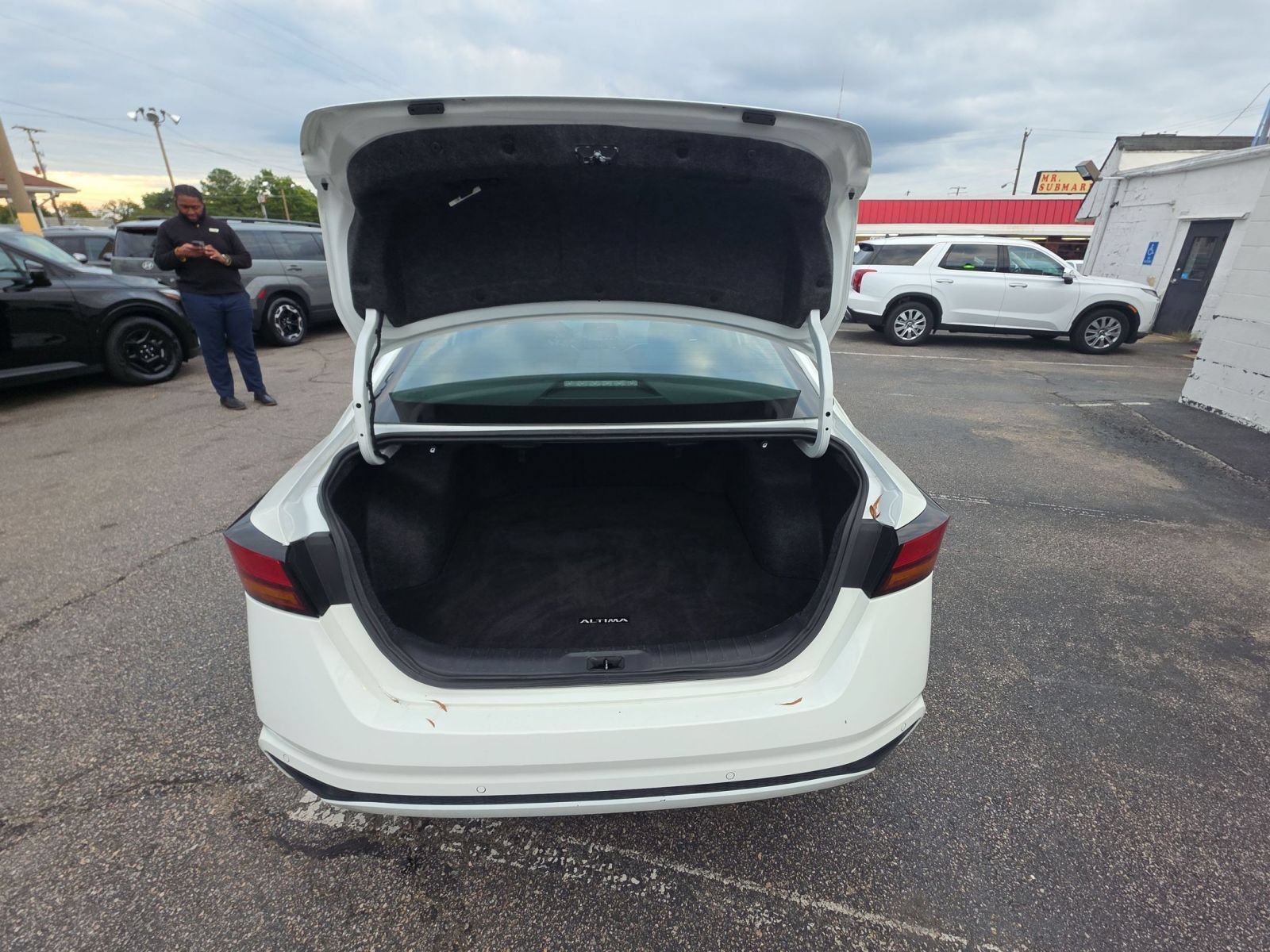 Used 2025 Nissan Altima 2.5 SV FWD image 29