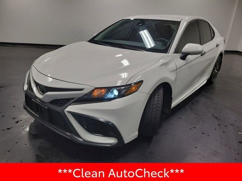 Used 2023 Toyota Camry SE image 4