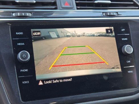 Used 2022 Volkswagen Tiguan SE R-Line image 31