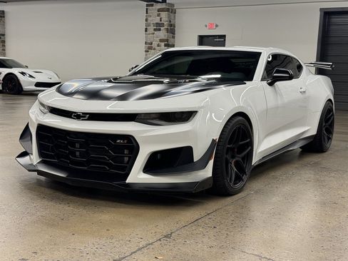 Used 2019 Chevrolet Camaro ZL1 RWD image 3