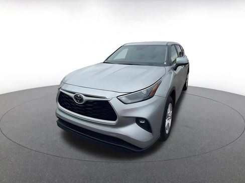 Used 2025 Toyota Highlander LE image 7