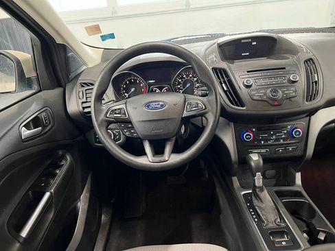 Used 2017 Ford Escape SE w/ SE Cold Weather Package FWD image 8