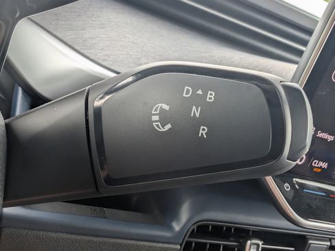 Used 2025 Volkswagen ID. Buzz Pro S Plus RWD image 31
