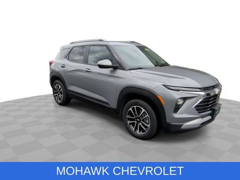 Used 2026 Chevrolet TrailBlazer LT AWD/4WD image 2