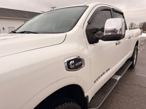 Used 2016 Nissan Titan SL image 16