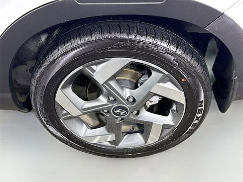 Certified 2025 Hyundai Venue SEL image 33