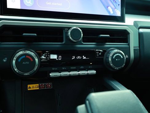 Used 2025 Toyota Tacoma TRD Sport w/ TRD Sport Upgrade Package RWD image 18