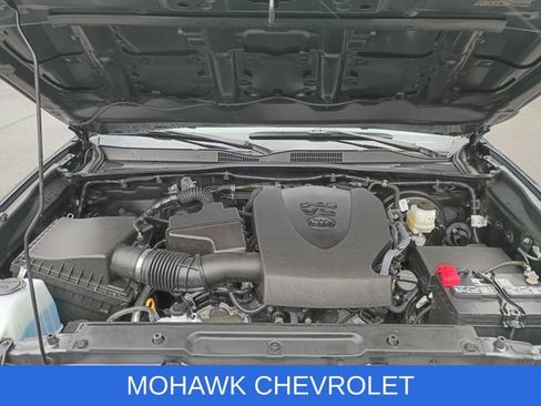 Used 2023 Toyota Tacoma SR5 w/ Technology Package AWD/4WD image 29