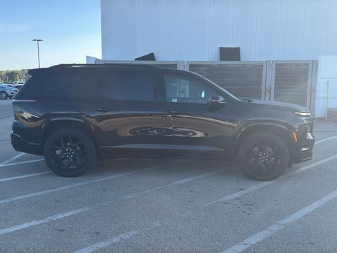 Used 2024 Chevrolet Traverse RS w/ LPO, Floor Liner Package AWD/4WD image 7