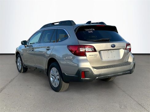 Used 2018 Subaru Outback 2.5i Premium image 5
