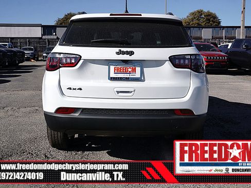 New 2026 Jeep Compass Latitude image 4