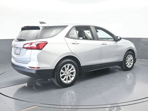 Used 2020 Chevrolet Equinox LS image 6