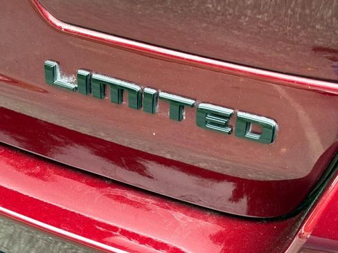 Used 2024 Jeep Grand Cherokee Limited w/ Black Appearance Package image 13