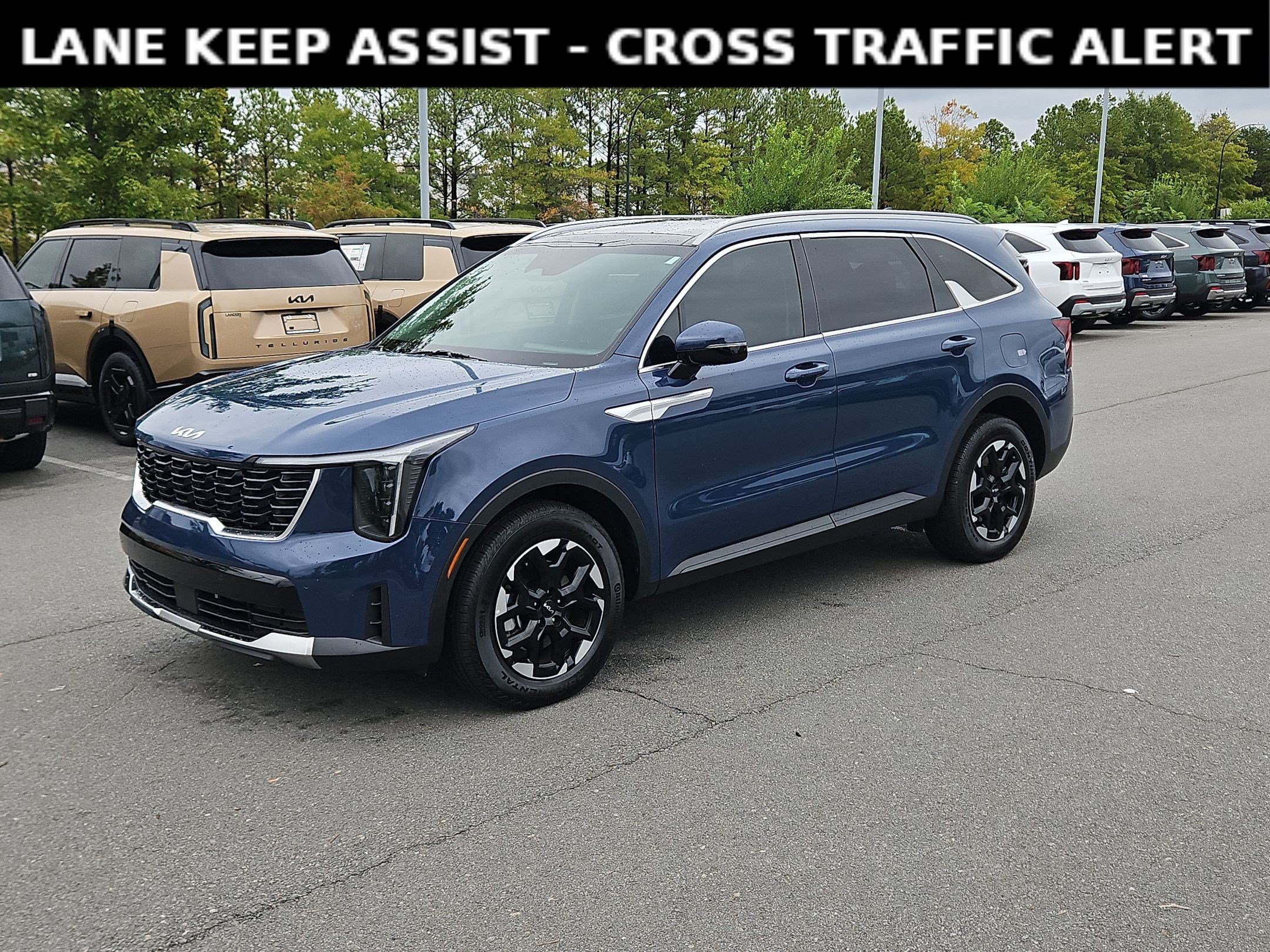 Used 2025 Kia Sorento S w/ Panoramic Sunroof Package FWD image 3