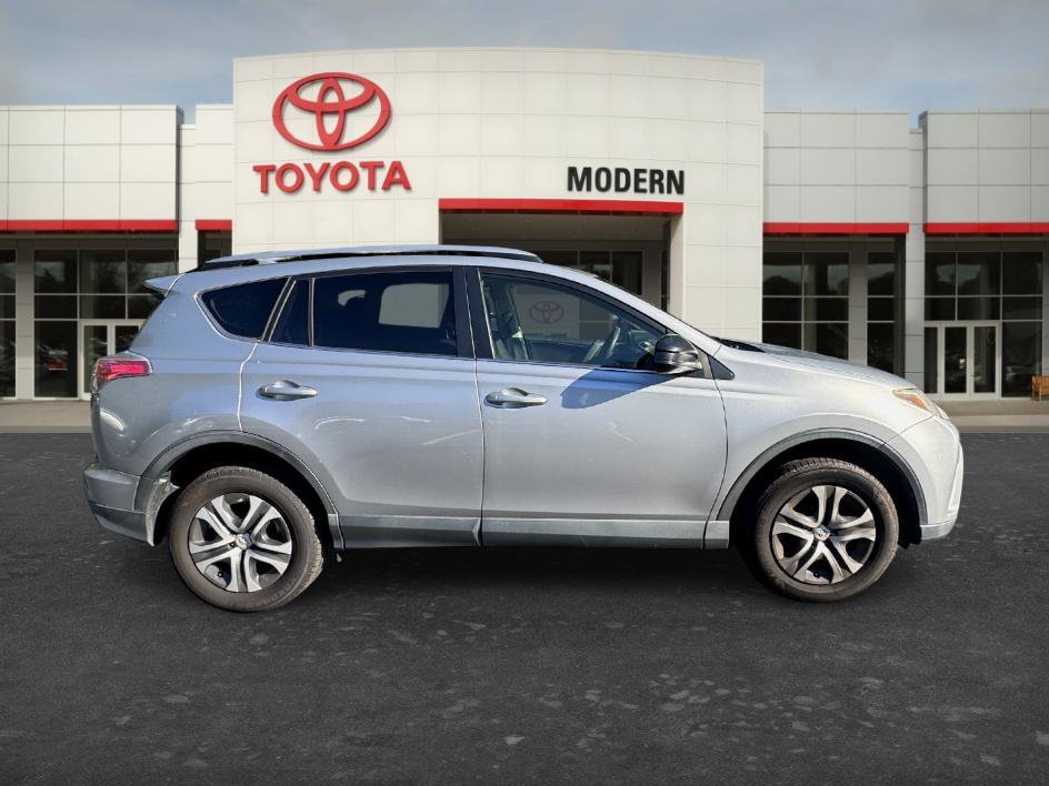 Used 2018 Toyota RAV4 LE FWD image 22