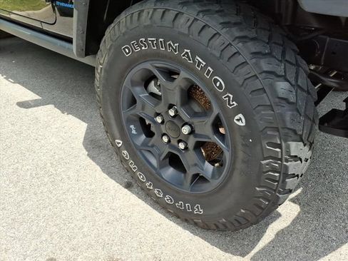 Used 2023 Jeep Wrangler Unlimited w/ Sun & Screen Package AWD/4WD image 4