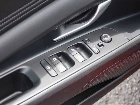 Certified 2025 Hyundai Elantra SEL FWD image 26
