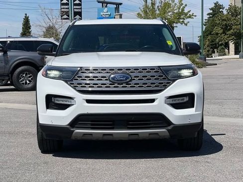 Used 2022 Ford Explorer Limited AWD/4WD image 2